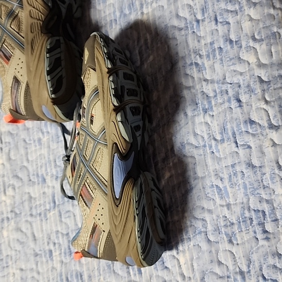 Ladies asics sneakers, size 8.5, great condition - Picture 2 of 6